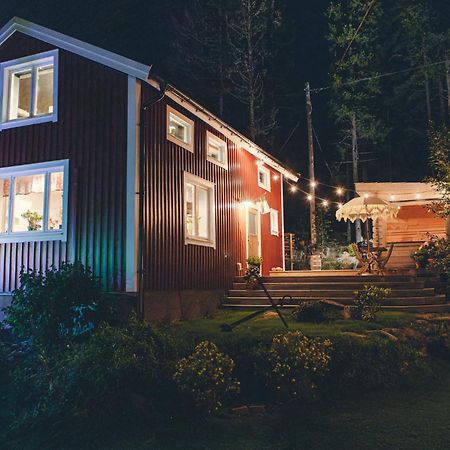 Lilla Dalbo "Adults Only, Djurfritt", Ulvoen Hoega Kusten Ulvöhamn 外观 照片